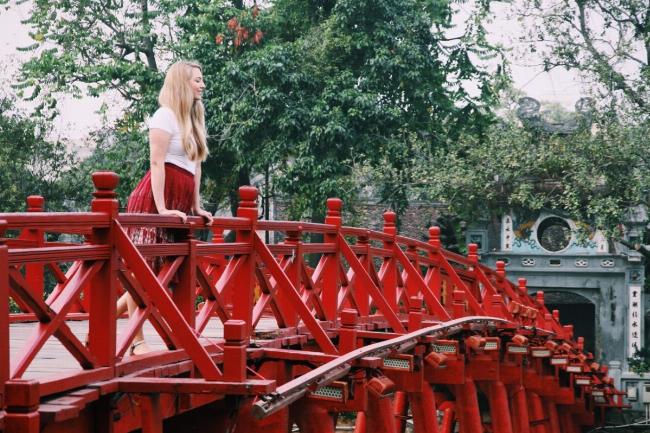 Nhung chiec xe dap, xe may cho day hoa dao tu lang Nhat Tan vao noi thanh Ha Noi vao dip Tet